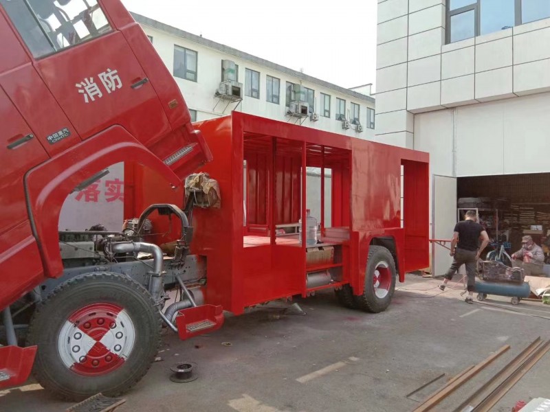 莒南我公司給本地消防大隊(duì)改裝消防上裝系統(tǒng)2